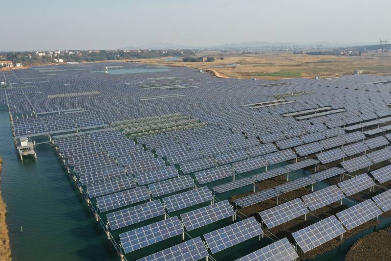 [大型地面水面电站]衡东G4高速旁水面电站20MW光伏发电项目